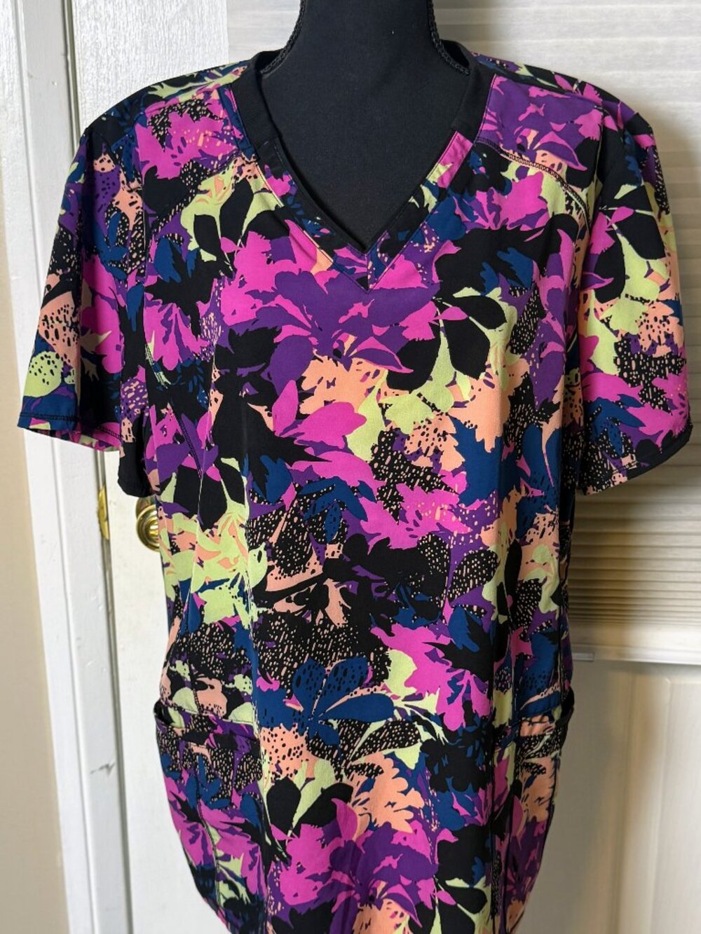 Infinity Floral Print Medical Scrub Top Women’s Plus Size 2XL